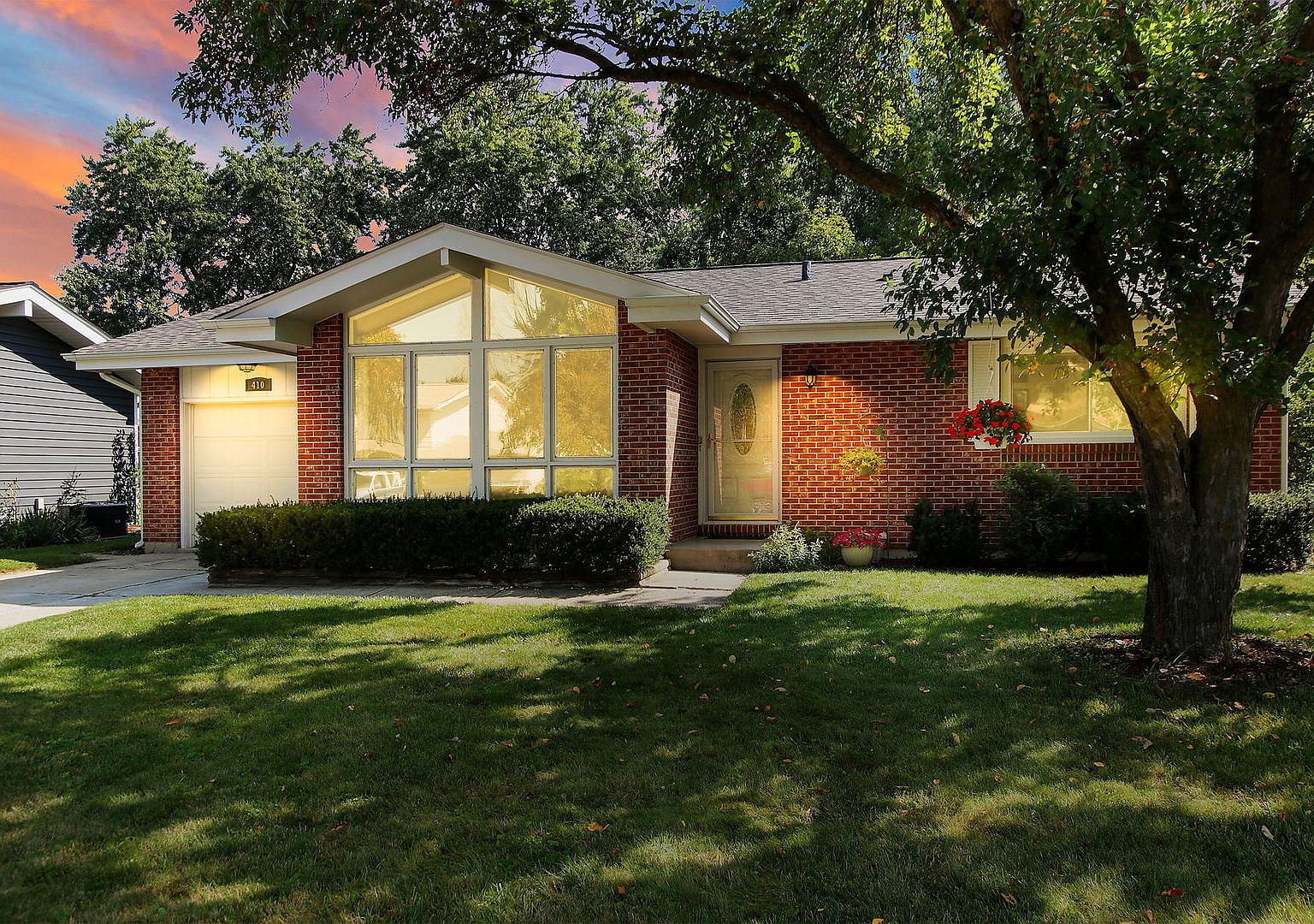 410 Surrey Ln, Lindenhurst, IL 60046 Zillow