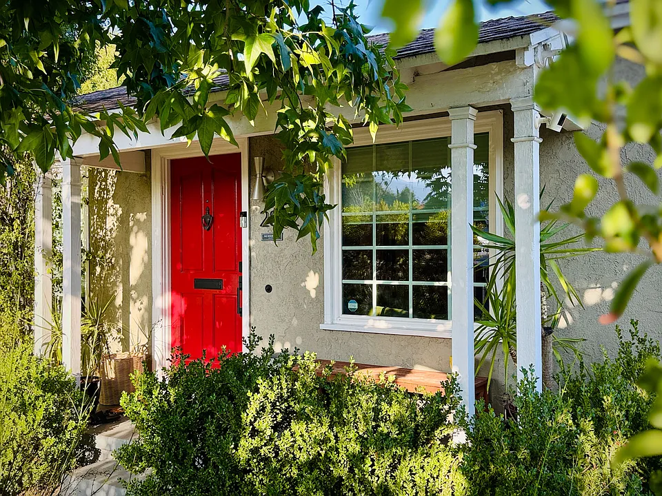 2832 Lincoln Ave