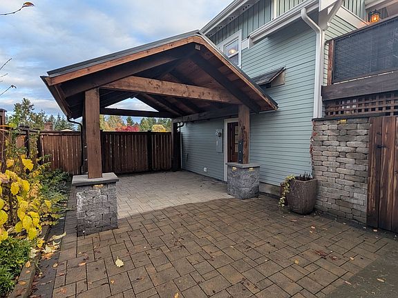 2nd image of 26616 NE Valley St #B