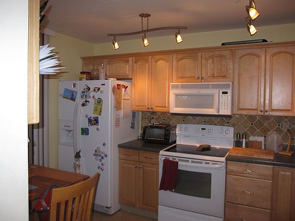 2nd image of 1165 Hampton Blvd