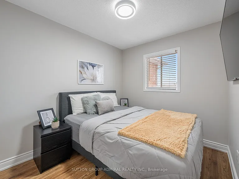 81 Parktree Dr — Photo 17