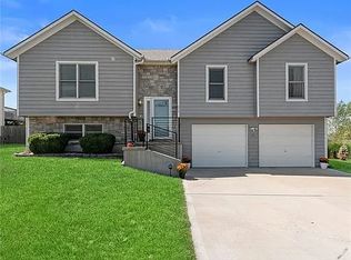 614 High Prairie Pl, Tonganoxie, KS 66086