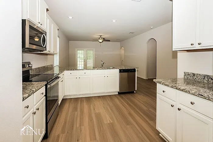 3 bed, 2.0 bath, 1570 sqft, $1,665 — Photo 2