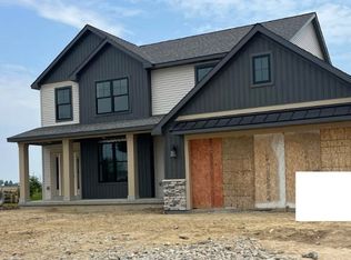 535 Queens Creek Dr, Frankenmuth, MI 48734