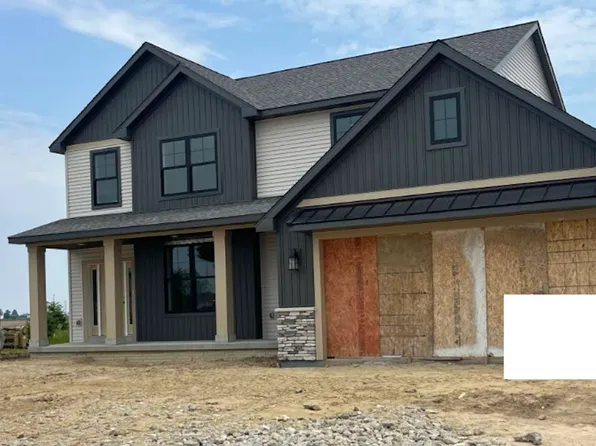 535 Queens Creek Dr, Frankenmuth, MI 48734