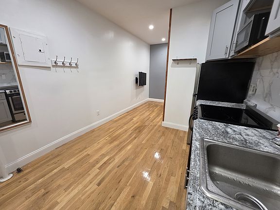 3rd image of 424 E 13th St APT 4