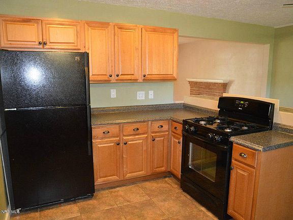 3rd image of 415 Dogwood Ln