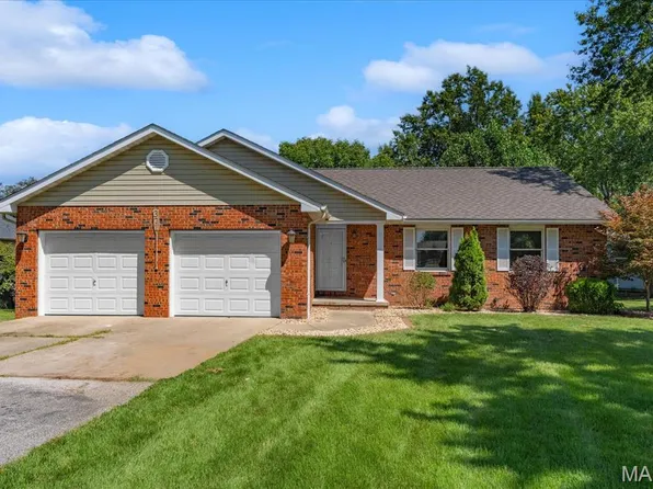 371 Point Of View Dr, Edwardsville, IL 62025