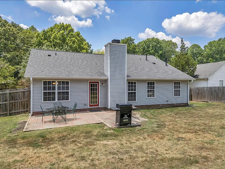 1801 Balfour Downs Cir — Photo 20