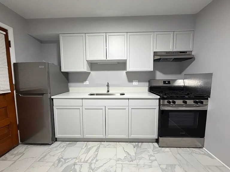 5009 N River Rd — Photo 11