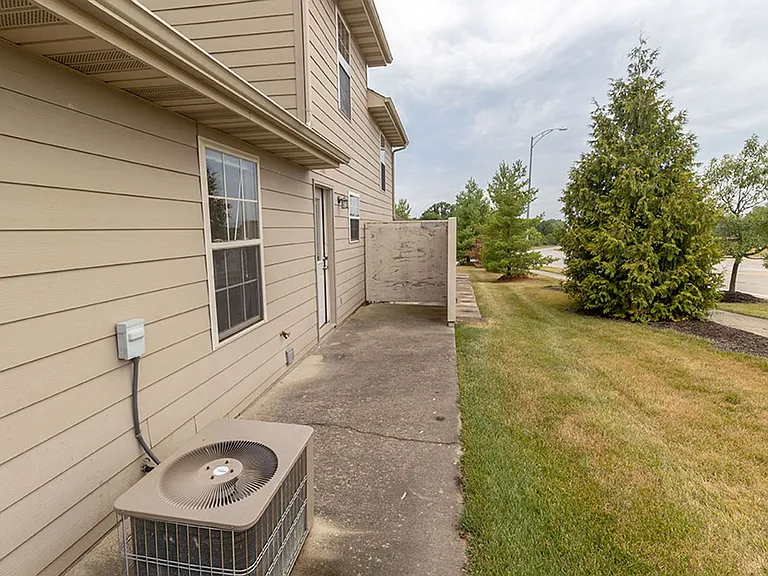 1302 E Brown School Rd — Photo 27