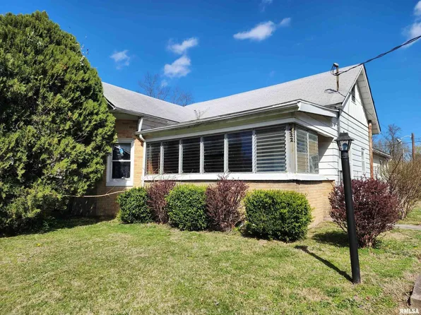 524 E Keyes St, Du Quoin, IL 62832