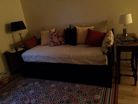 day bed/sofa with trundle underneath