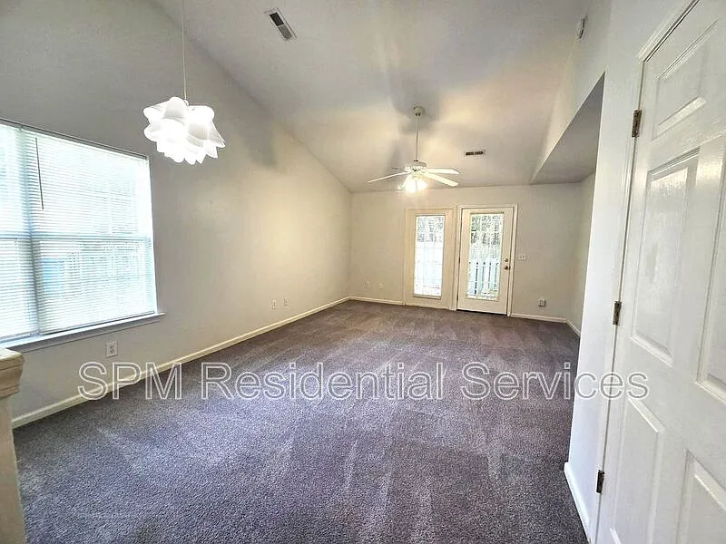 2 bed, 2.0 bath, 930 sqft, $1,465 — Photo 2