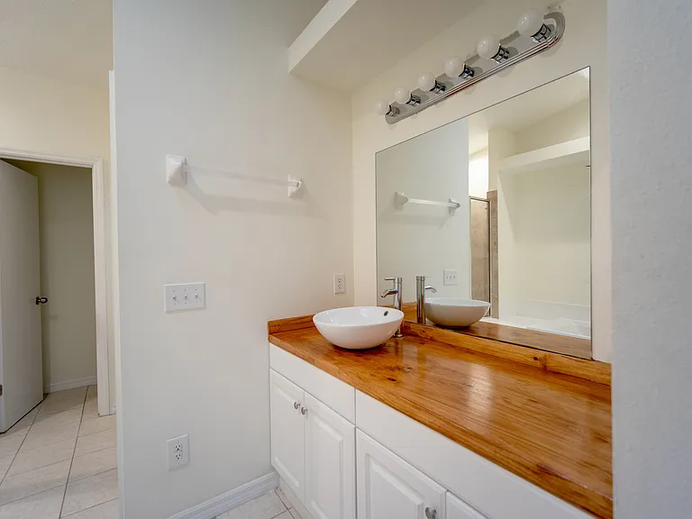821 Orchid Dr #A — Photo 8