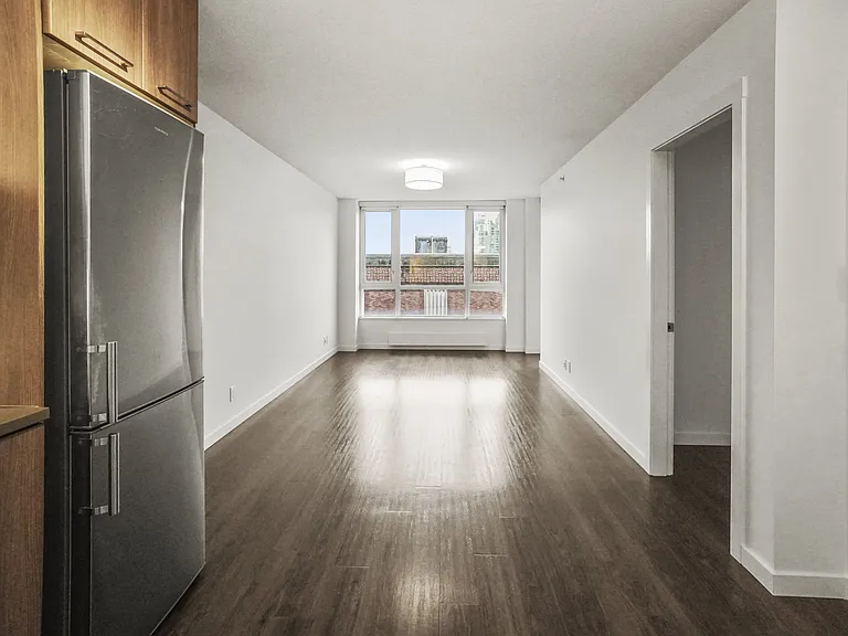 183 Georgia St E — Photo 110