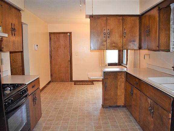 3rd image of 507 Emerson Dr