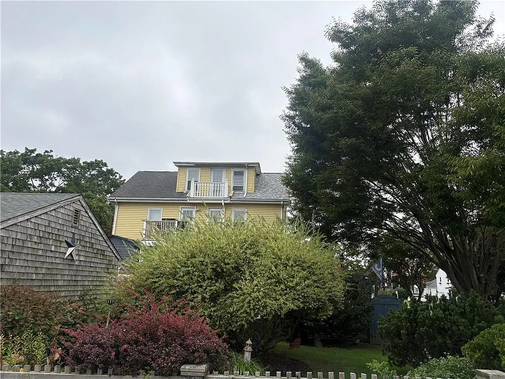 1 bed, 1.0 bath, 333 sqft, $1,300 — Photo 1