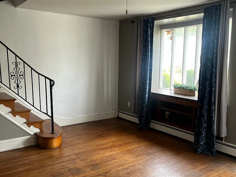 58 W Broadway Ave — Photo 2