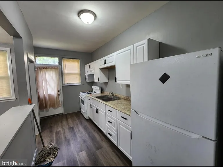 2521 W Cold Spring Ln — Photo 6