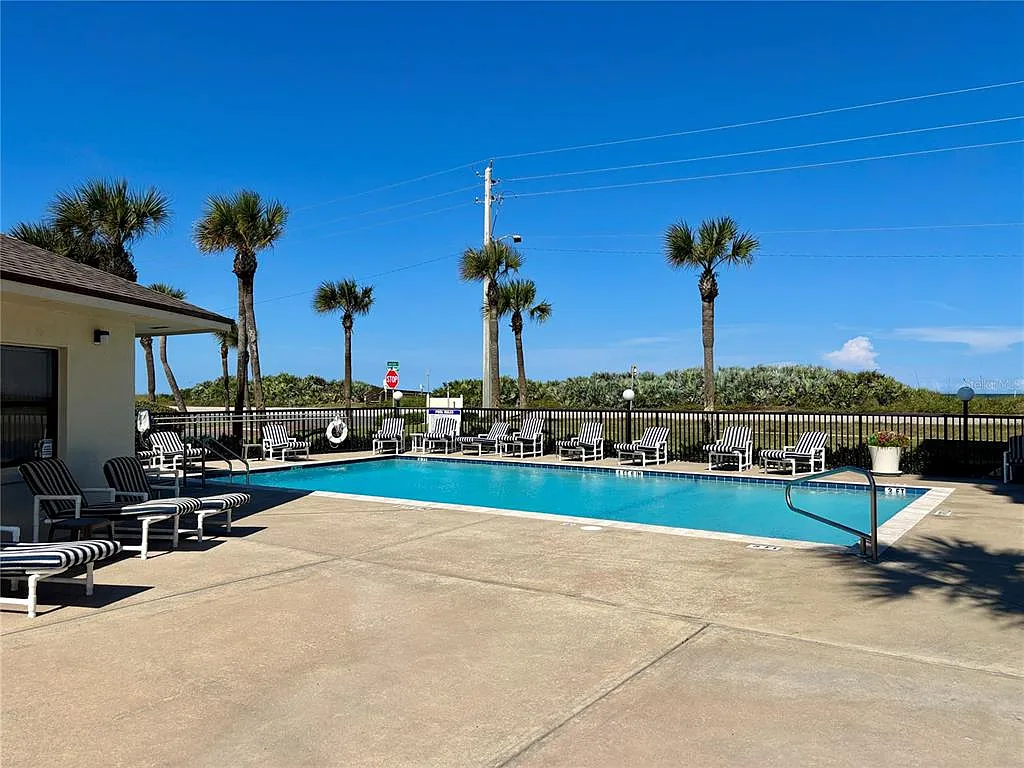 2 bed, 2.0 bath, 1000 sqft, $2,400 — Photo 4