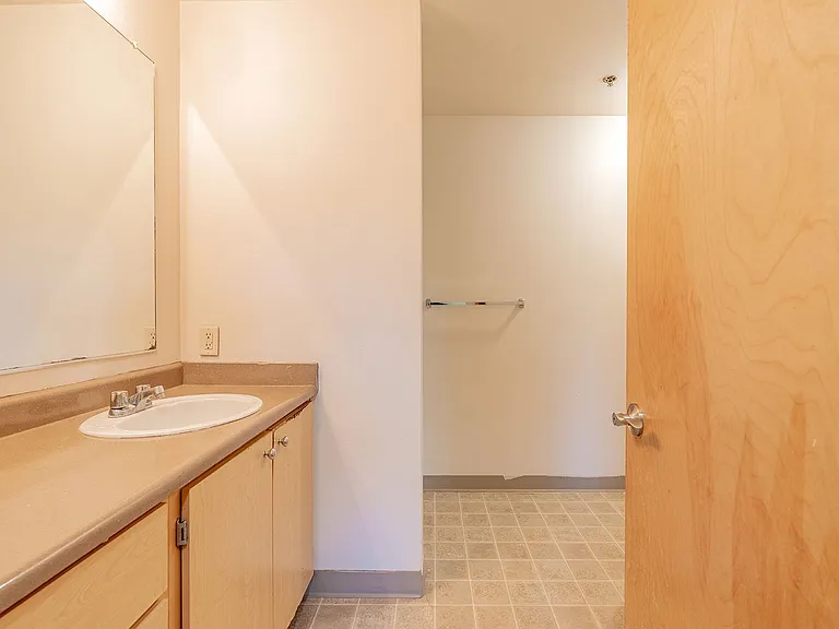 INCOME RESTRICTED Affordable Apartments in Hazelwood! — Photo 42