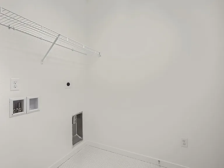 Yes there is a washer and dryer.