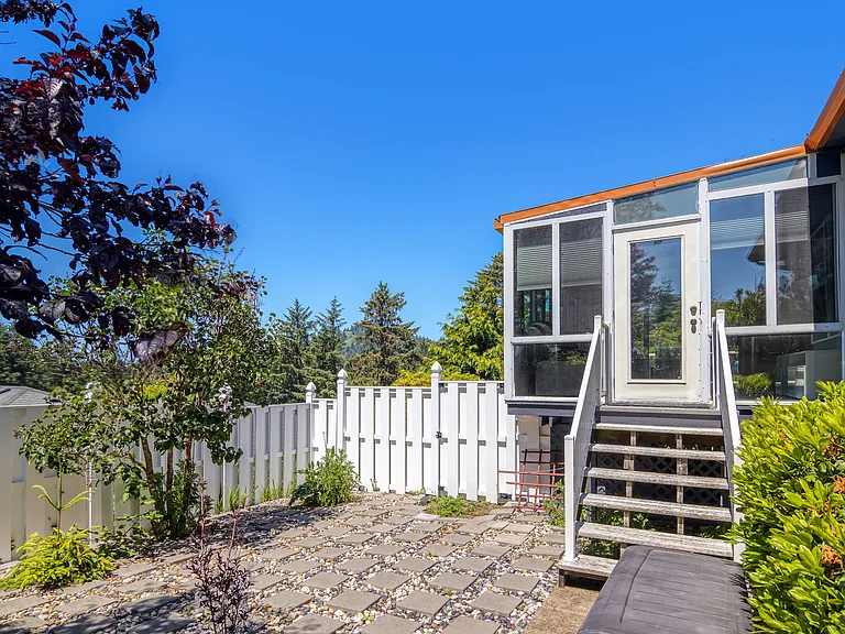 5529 NE Voyage Ave — Photo 39