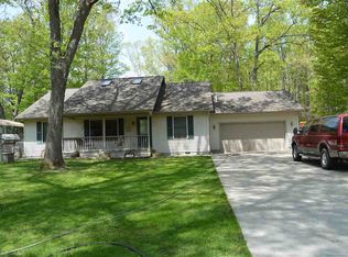 310 Huntington Rd, Houghton Lake, MI 48629