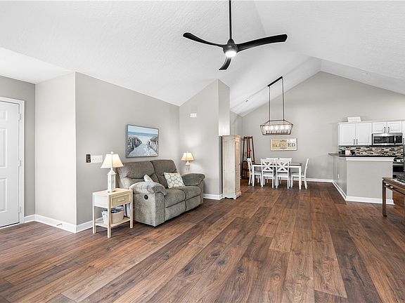 4th image of 92 Fudora Cir