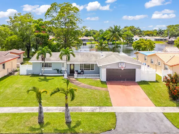 1740 NW 113 Avenue, Pembroke Pines, FL 33026
