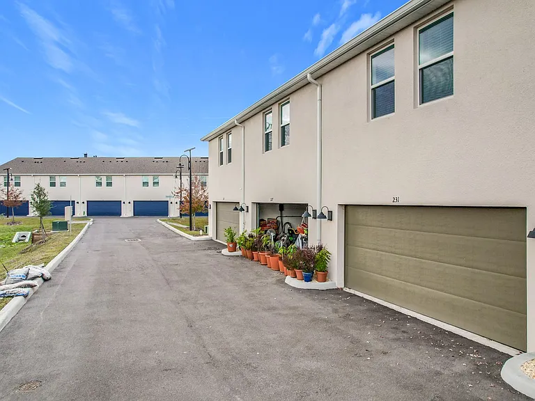 231 Dapper Ct — Photo 49