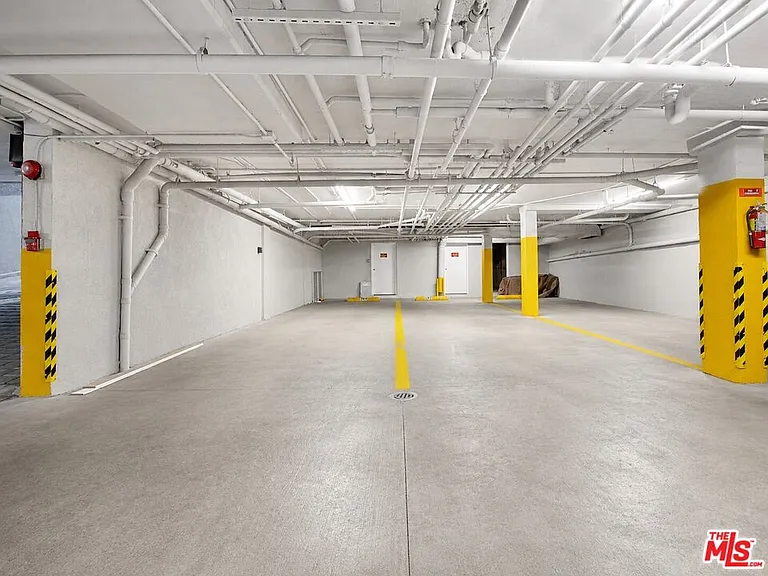342 N Palm Dr #201 — Photo 9