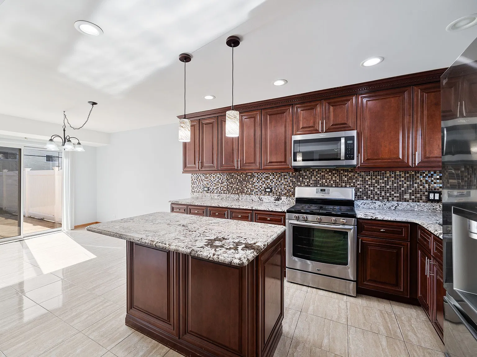 3 bed, 1.5 bath, 1788 sqft, $2,600 — Photo 4