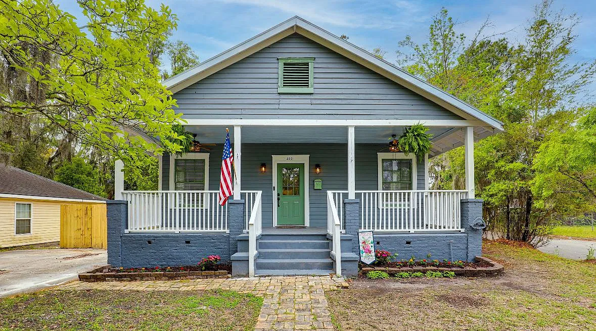 2301 Alaska St — Photo 1