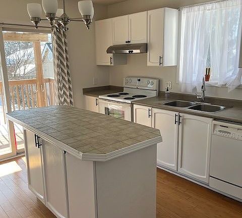 5th image of 41 Canary Reed Ct