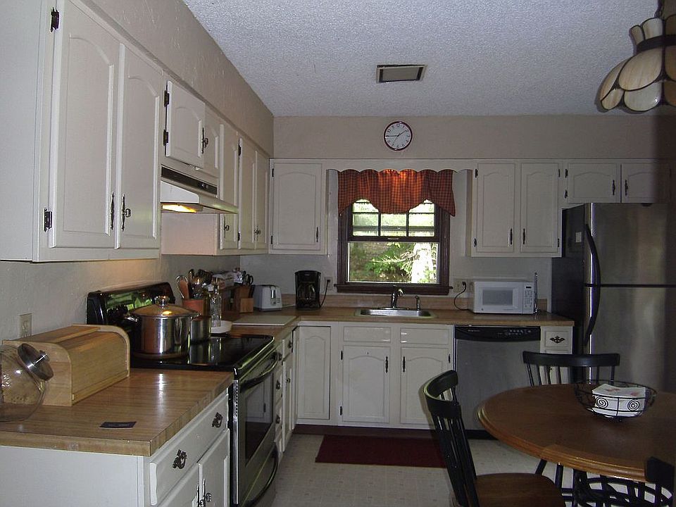 2nd image of 16 Carey Rd