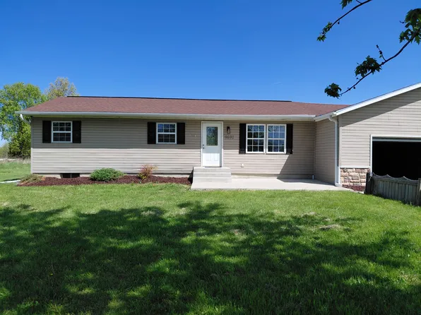 9691 E Ball Rd, Centralia, MO 65240