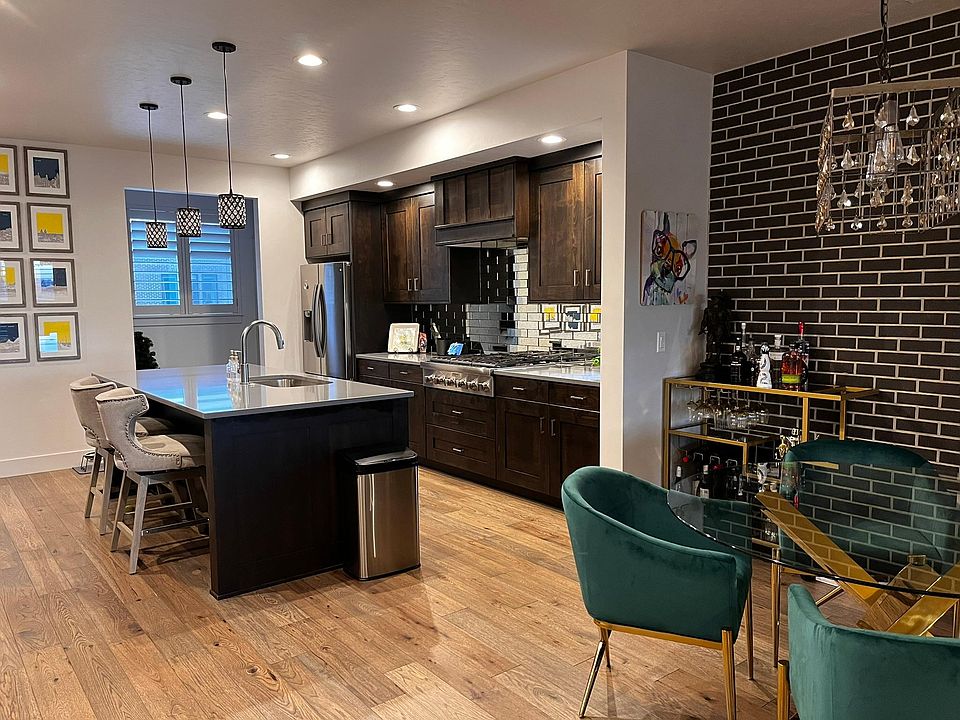 Dining room, kitchen - 2nd level