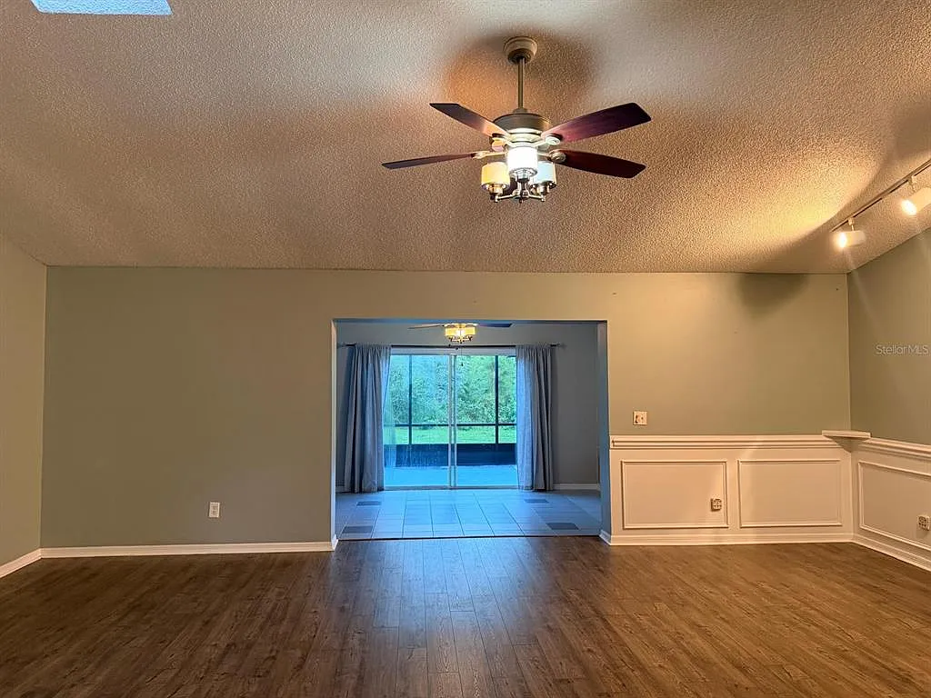 4 bed, 2.0 bath, 2230 sqft, $2,450 — Photo 2