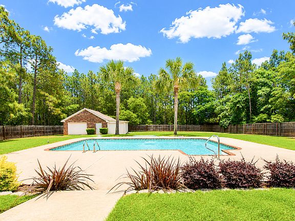 3rd image of 435 Wickham Dr