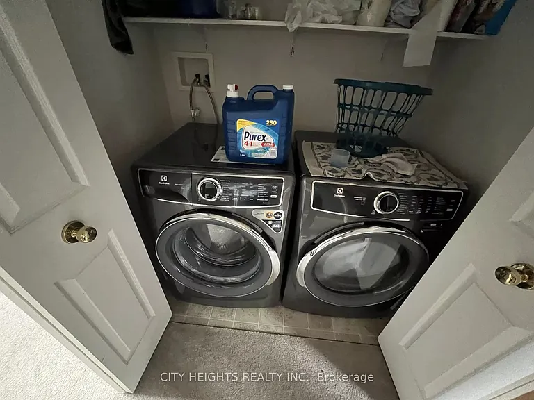 555 Grasslands Ct — Photo 4
