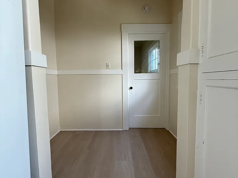 327 N Delaware St — Photo 11