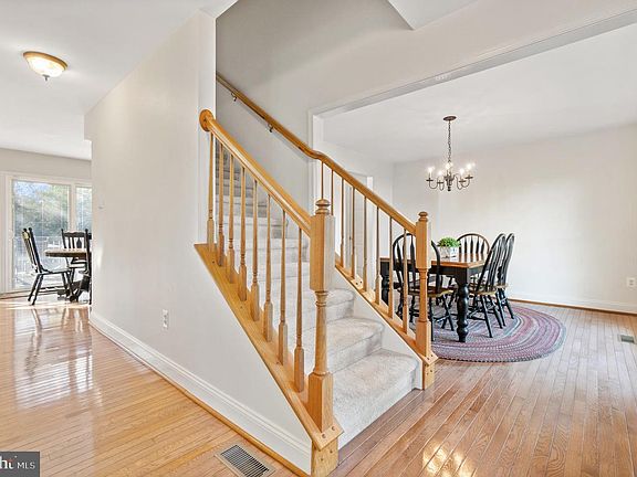5th image of 3225 Stonehurst Ct