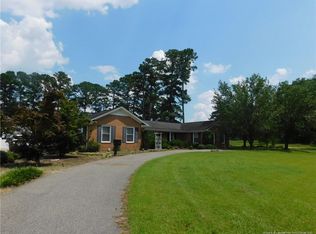 907 Dogwood Dr, Fairmont, NC 28340