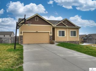 17602 Ames Cir, Omaha, NE 68116