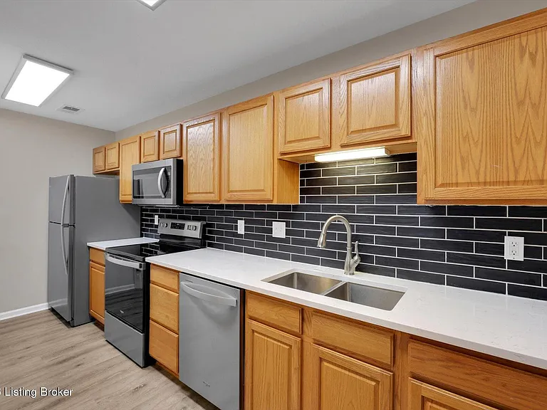6403 Shelton Cir #102 — Photo 8