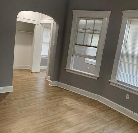 5th image of 231 N Day St Floor 2
