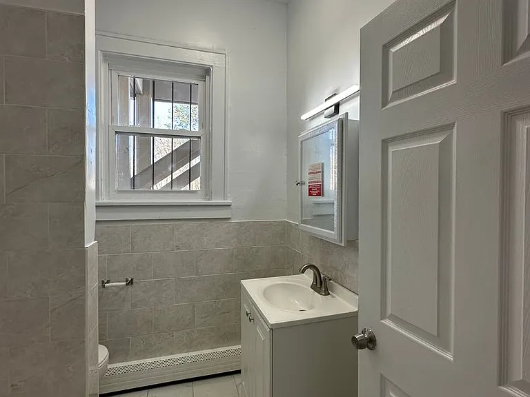 East 9th Apartments — Photo 5