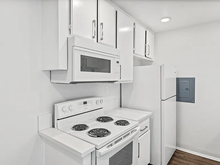 206 Euclid — Photo 21